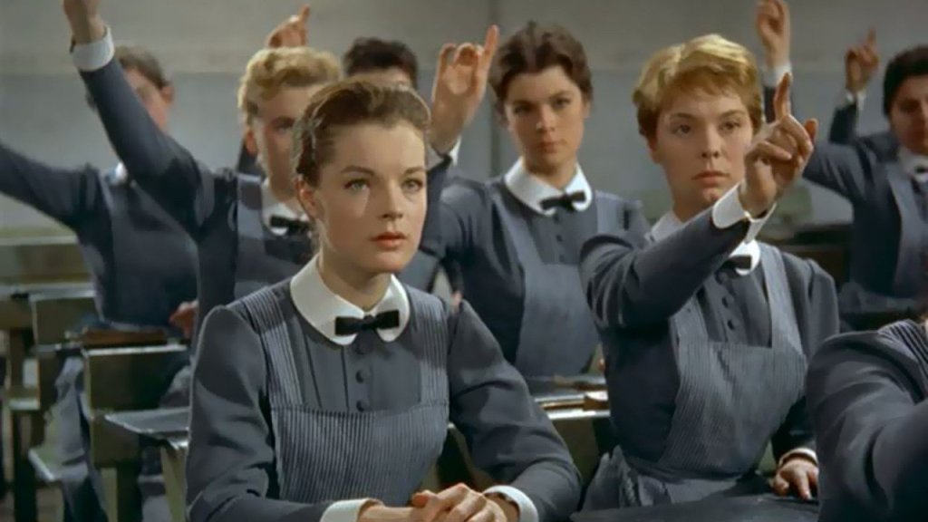 Mädchen in Uniform
